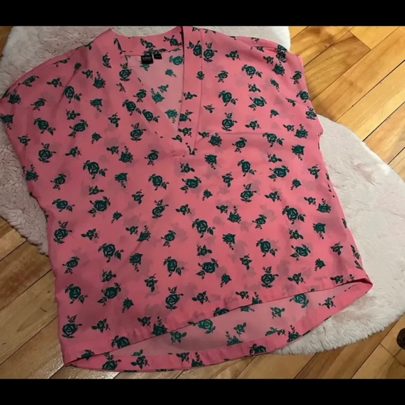 Pink blouse with flower - Picture 11 of 13